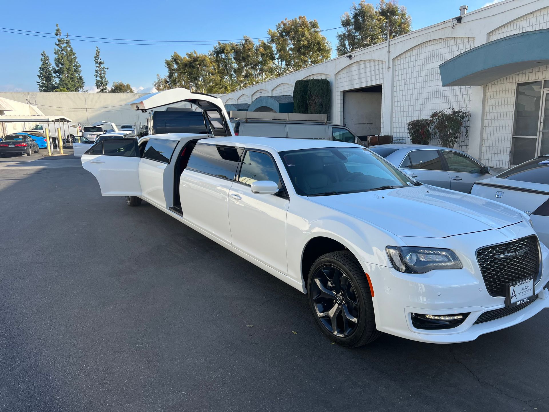 Chrysler 300 stretch wedding limo