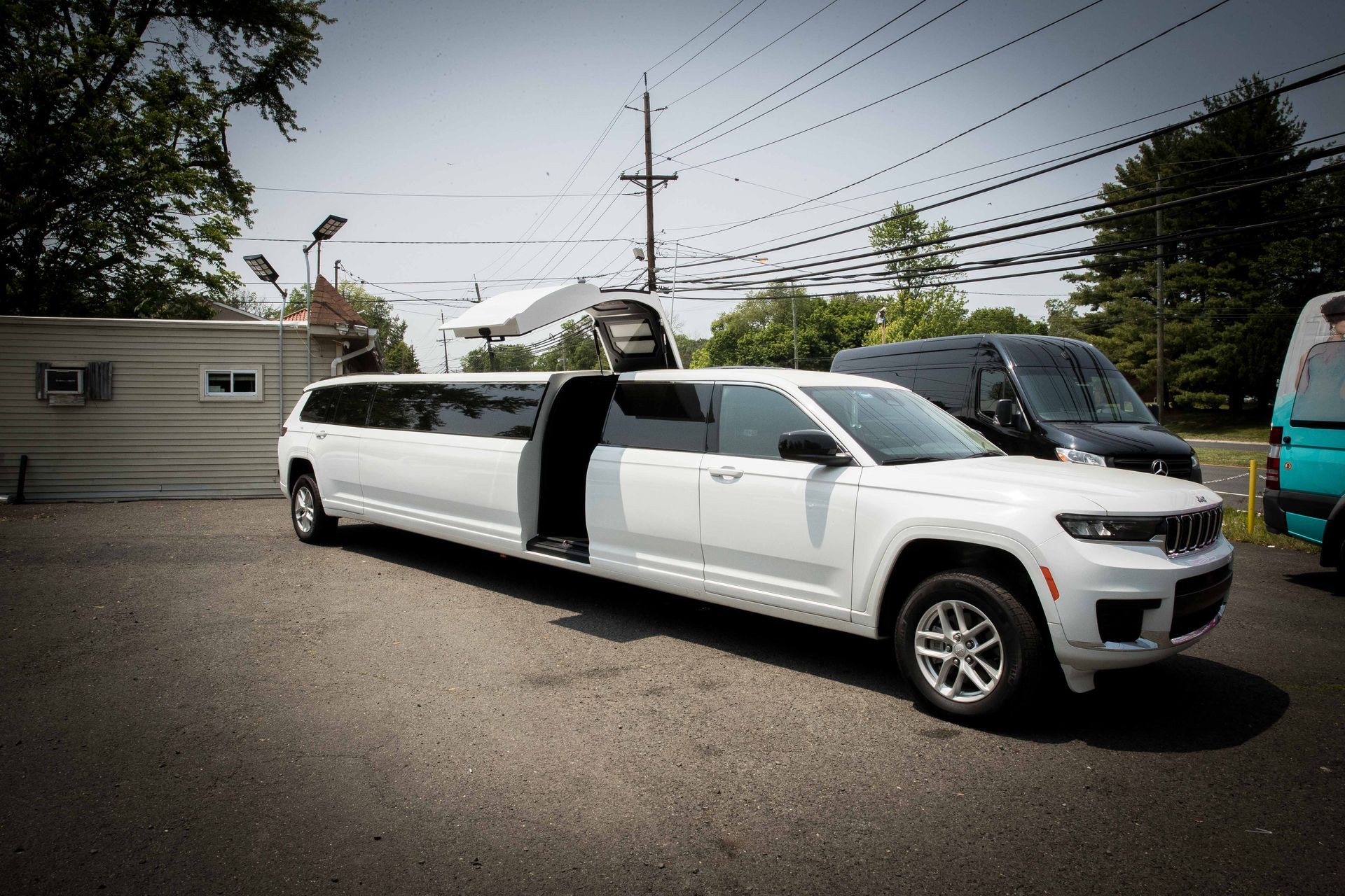 Jeep Grand Cherokee stretch wedding limo